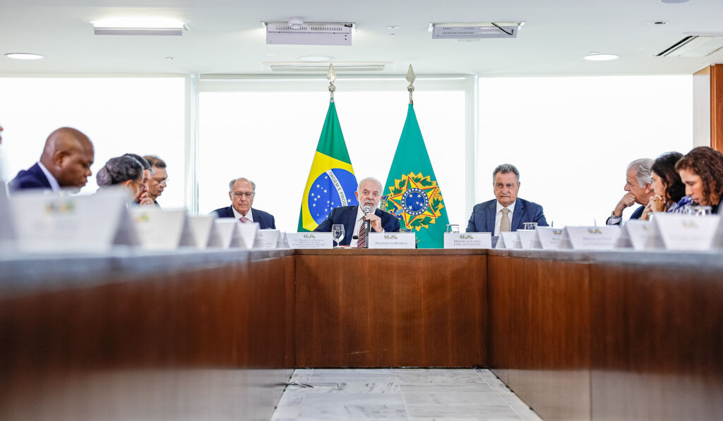 QUESTÃO DE ESTADO INDÍGENAS LULA REUNIÃO