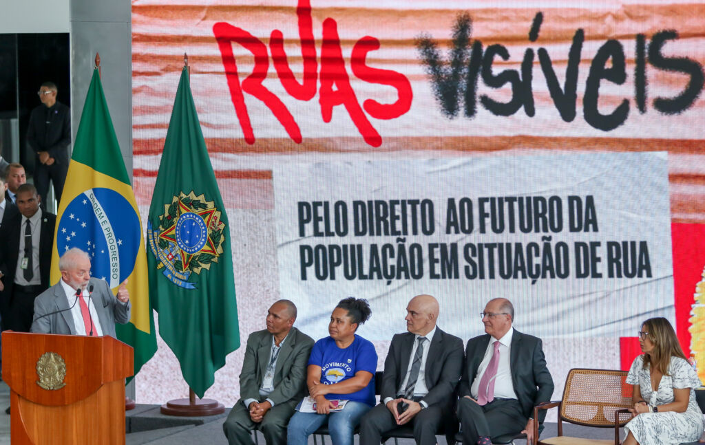 SITUAÇÃO DE RUA LULA SANCIONA LEI