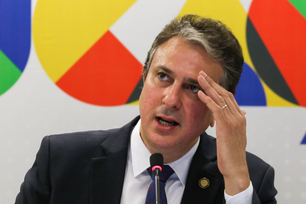 bloqueio no MEC camilo santana