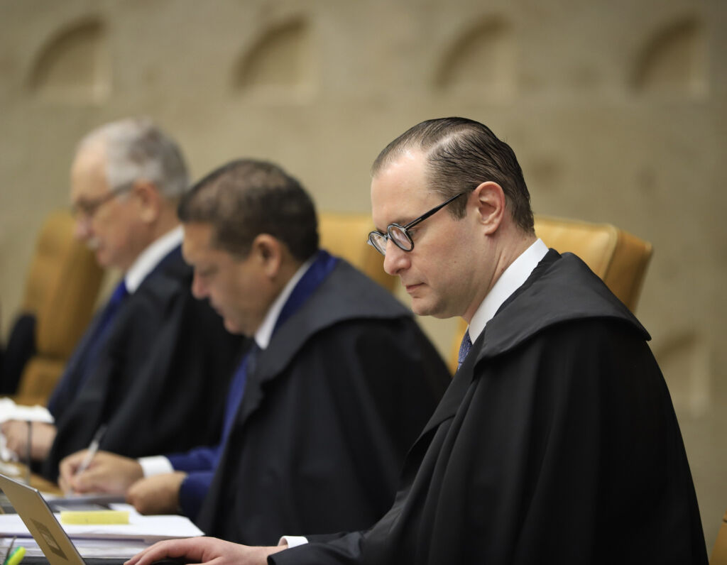 dispensa de vacina stf cristiano zanin