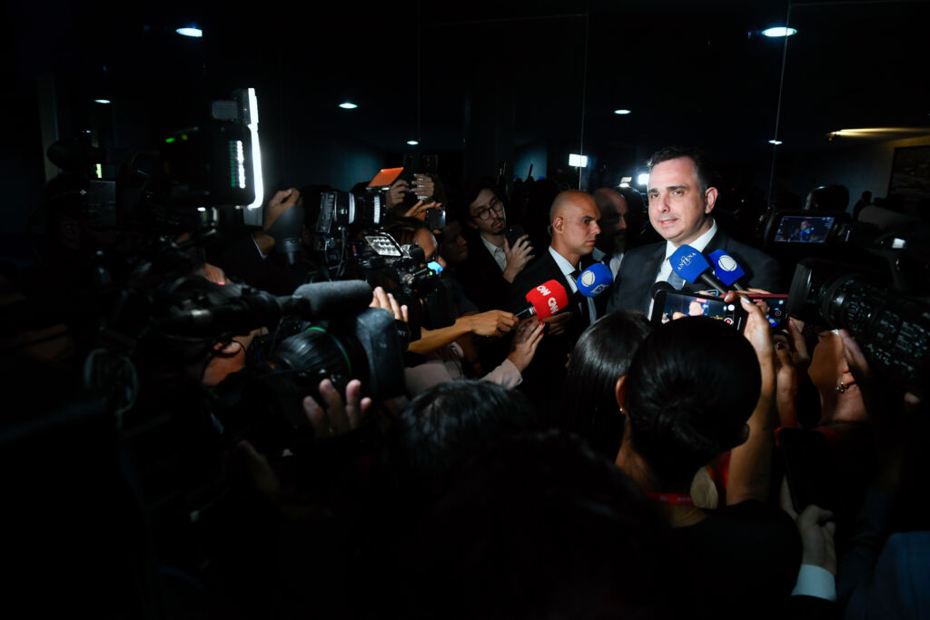 valores democráticos rodrigo pachedo senado coletiva