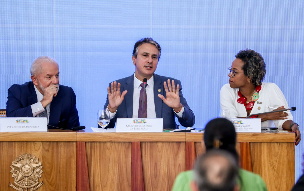 PLANO NACIONAL DE EDUCAÇÃO Lula Camilo Santana e Kátia Schweickardt