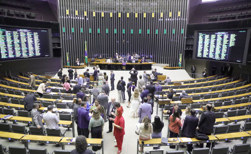 pec de anistia a partidos passa na camara dos deputados