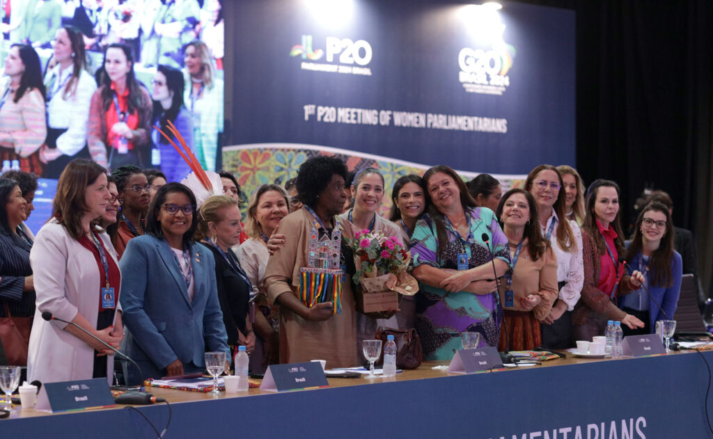 reunião do p20 deputadas posam para foto