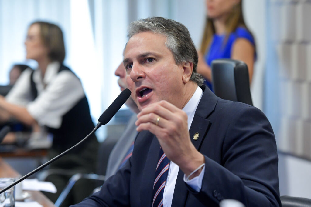 professores em greve camilo santana senado