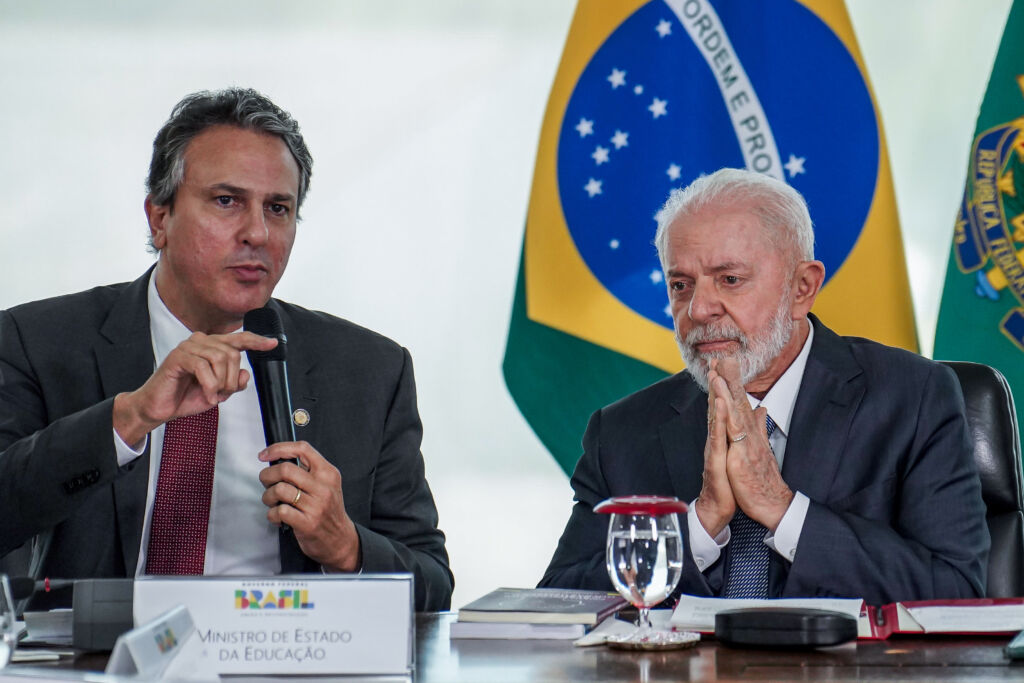 proibir celular camilo santana e lula