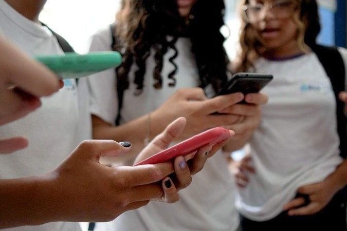 presidente uso de celular escolas