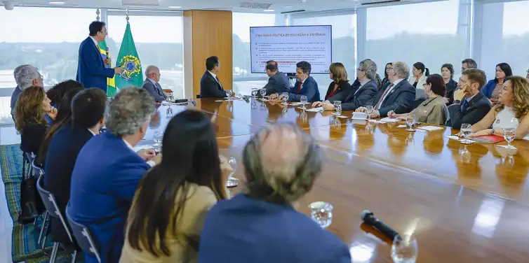 Presidente assinou decreto durante evento no Palácio do Planalto (Foto: Ricardo Stuckert/PR)